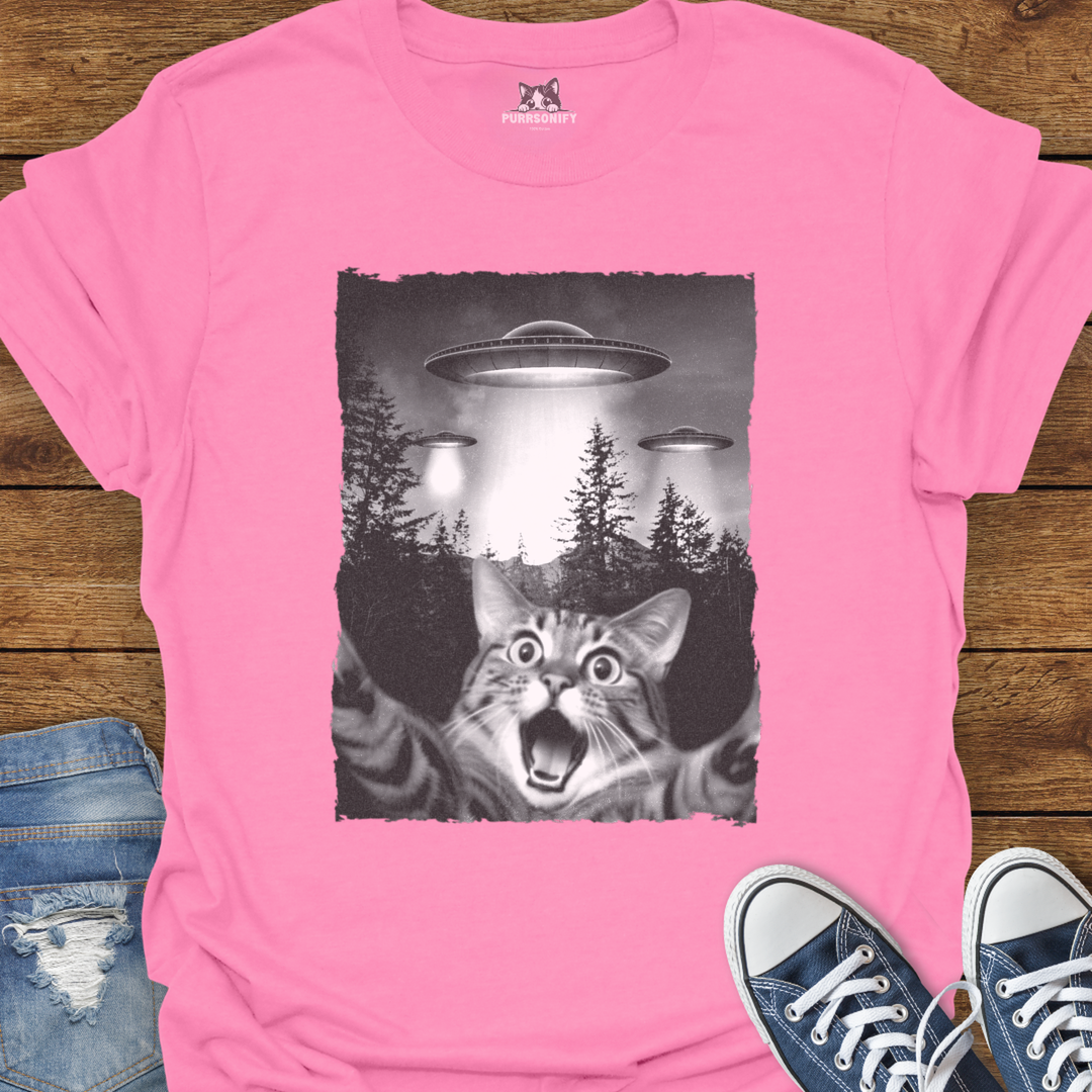Cat Selfie with UFO T-Shirt